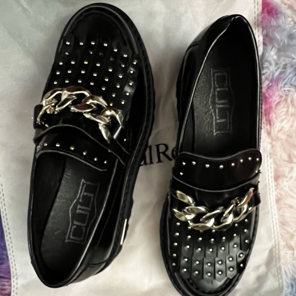 Cult loafer